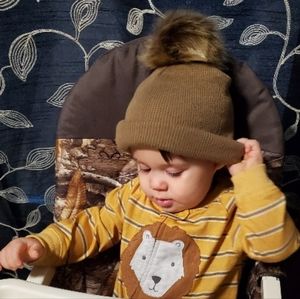 1 Tan Kids hat w/ 1 Bronze  detachable pom. Called 'KODIAK BEAR'. I make others